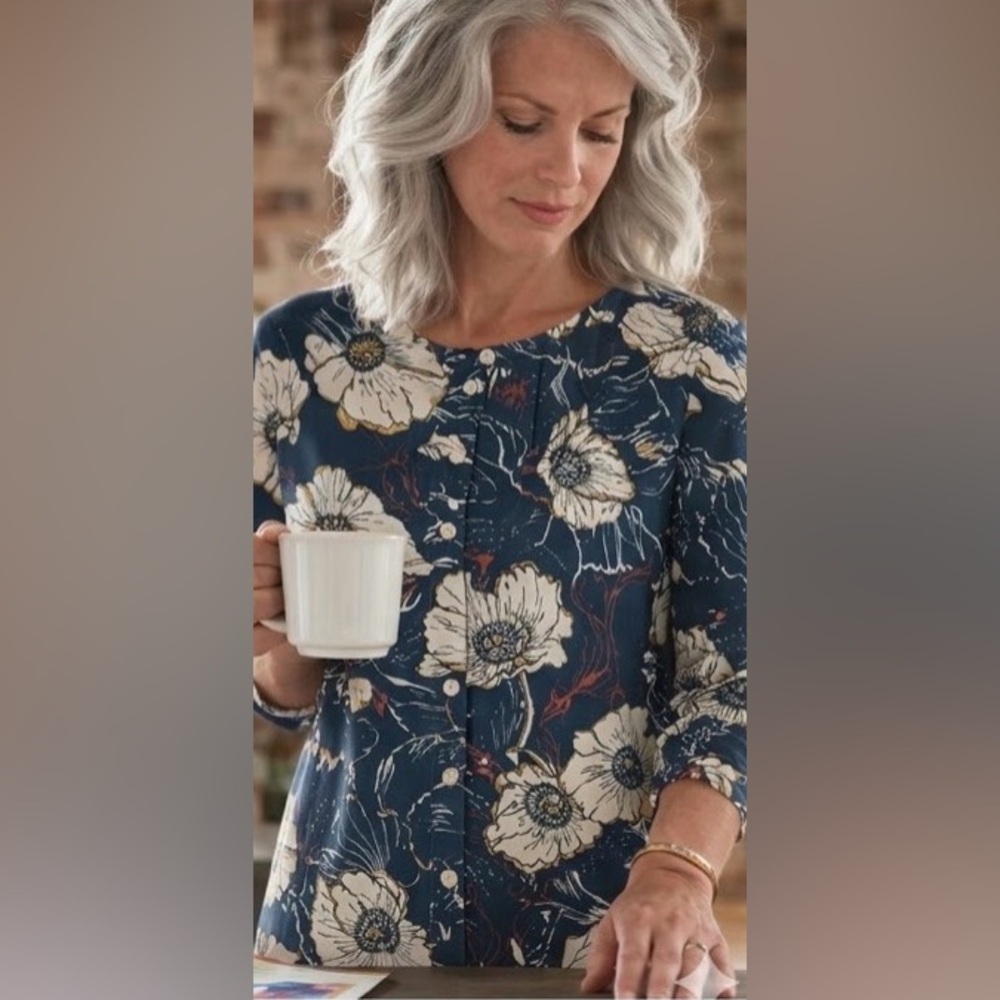 NWT Duluth Wrinkle-fighter Tunic Floral Button-Front Shirt Small